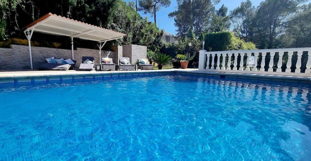 Wonderful Villa, Heated Pool, Near Beautiful Town Alboy Bagian luar foto