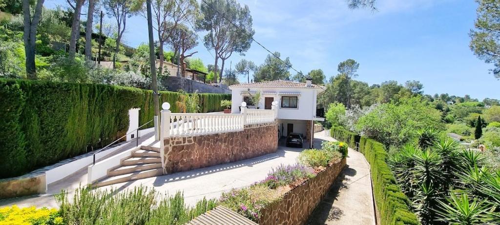 Wonderful Villa, Heated Pool, Near Beautiful Town Alboy Bagian luar foto